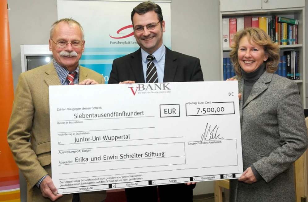 Archive photo of the cheque presentation for Junior Uni Wuppertal